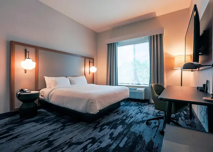 Fairfield Inn & Suites Marquette