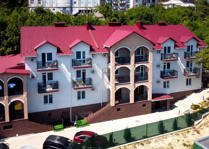 Готель River House