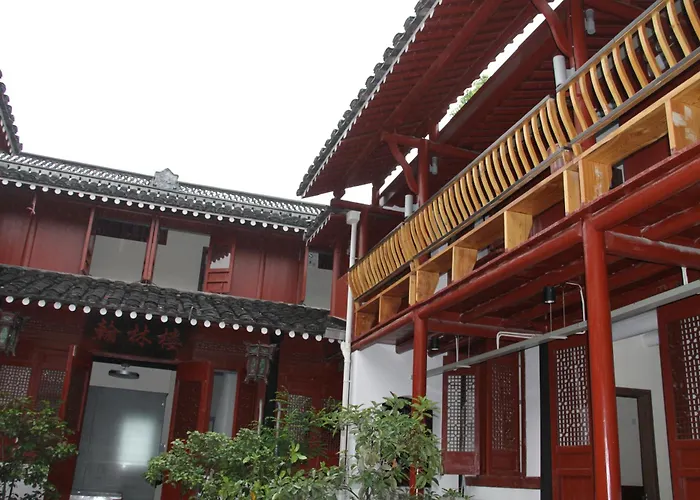 Shaoxing Laotaimen Luxun Native Place Youth Hostel