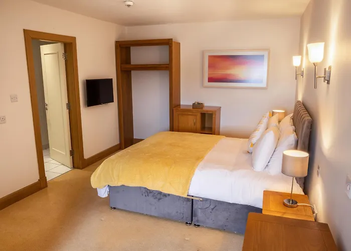 The Waters Edge Hotel