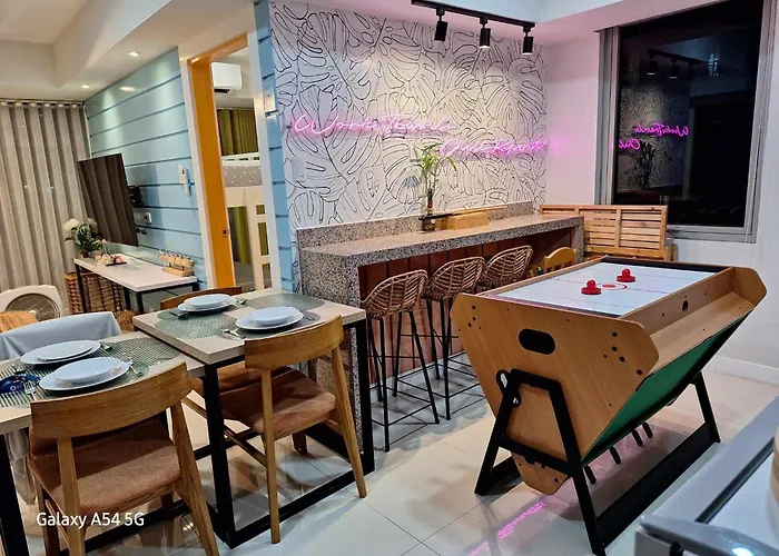 Manila Urban Resort At Azure