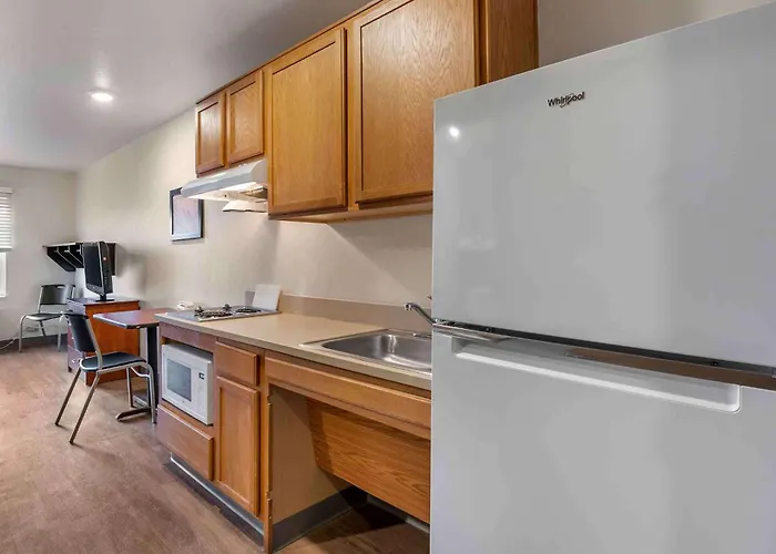 Extended Stay America Select Suites - Indianapolis - West