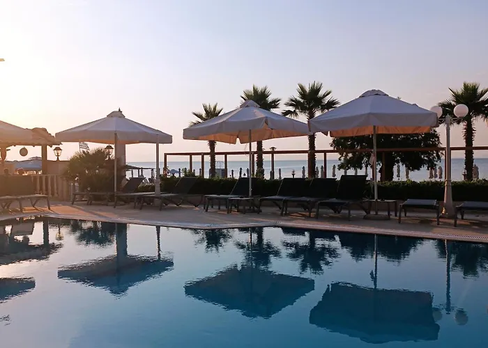 Santa Beach Hotel