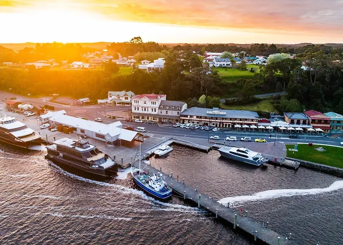 Strahan Hotels
