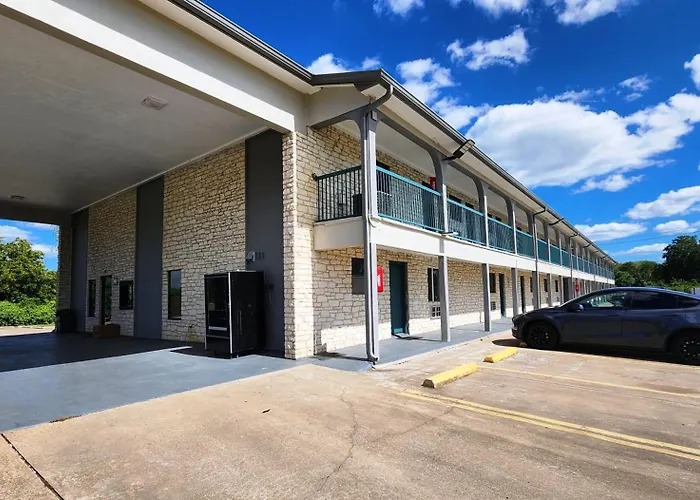 Scottish Inn & Suites