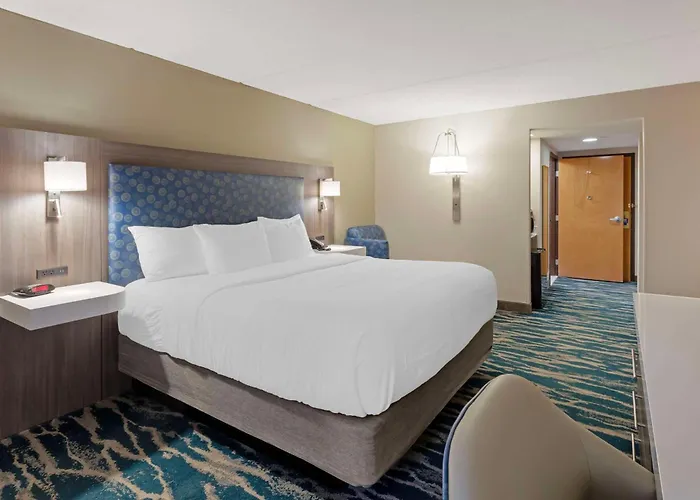Comfort Inn & Suites Greenville Near East Carolina University