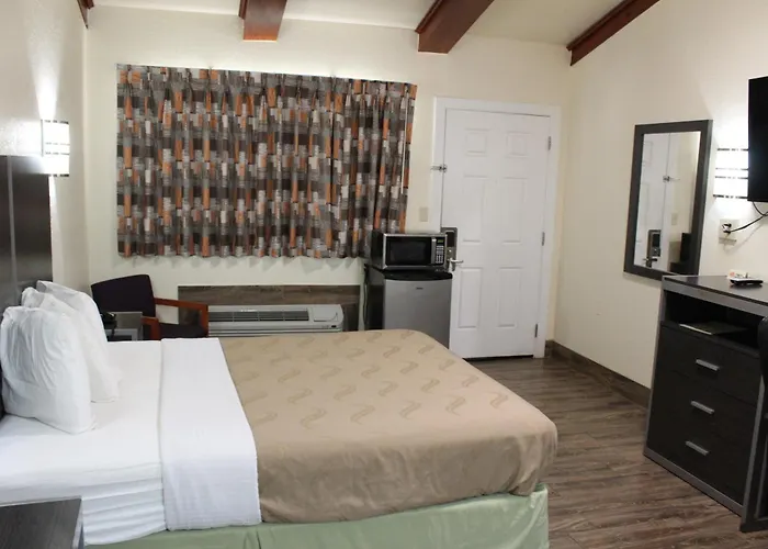Evergreen Inn And R.V.