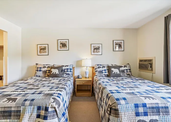 219 Cedarbrook Hotel Room