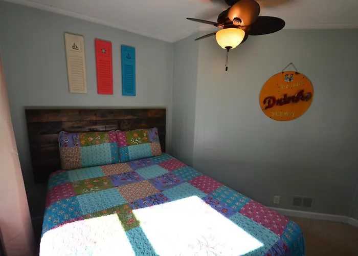 Riverfront Retreat! Water Front And Dog Friendly!