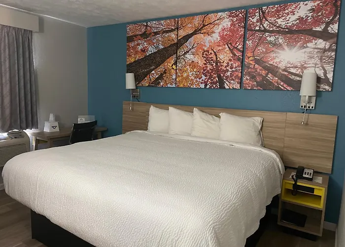 Days Inn By Wyndham Warrensburg