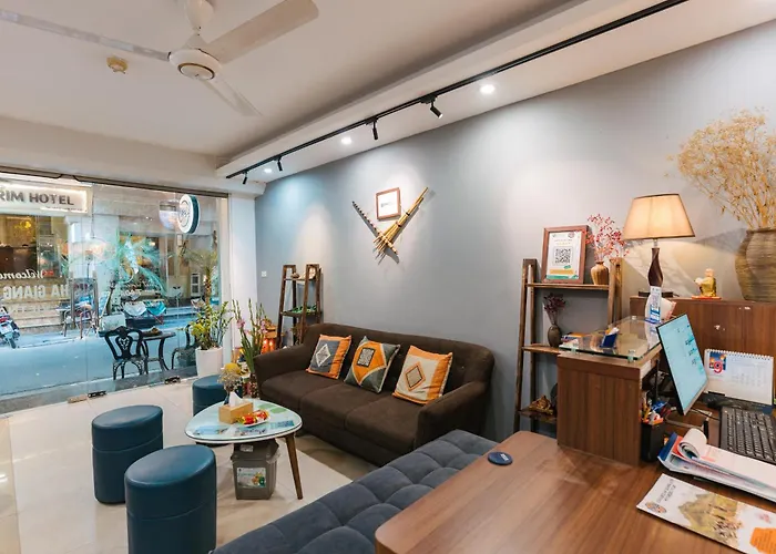 Cheers Hostel Hanoi