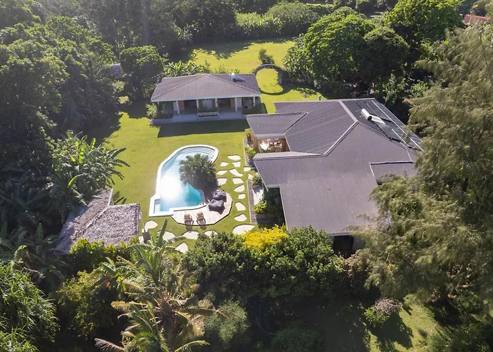 Nakatumble - Luxury Sustainable Villa With Farm