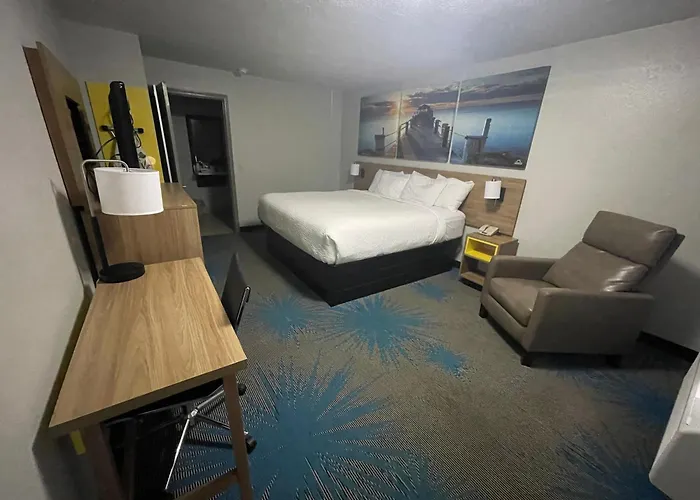 Days Inn By Wyndham Savannah