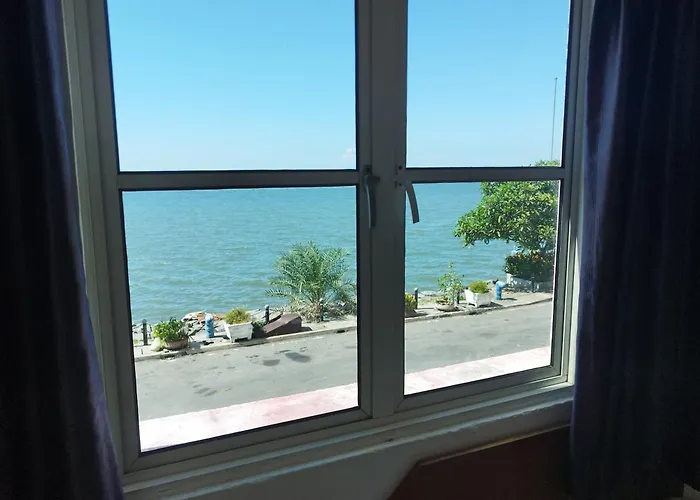Marine Bay Hotel