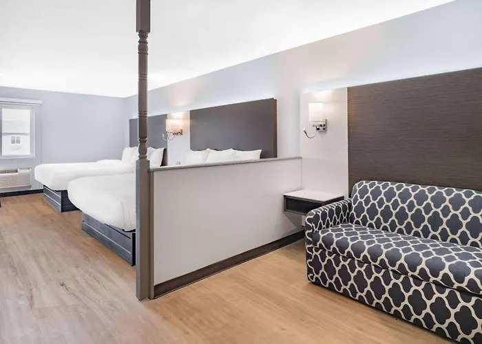 Days Inn & Suites By Wyndham Niagara Falls/Buffalo