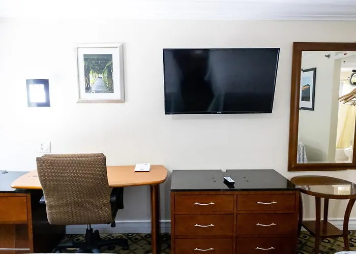 Baymont By Wyndham College Park Atlanta Airport South