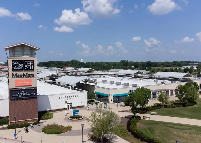 North Aurora Hotels