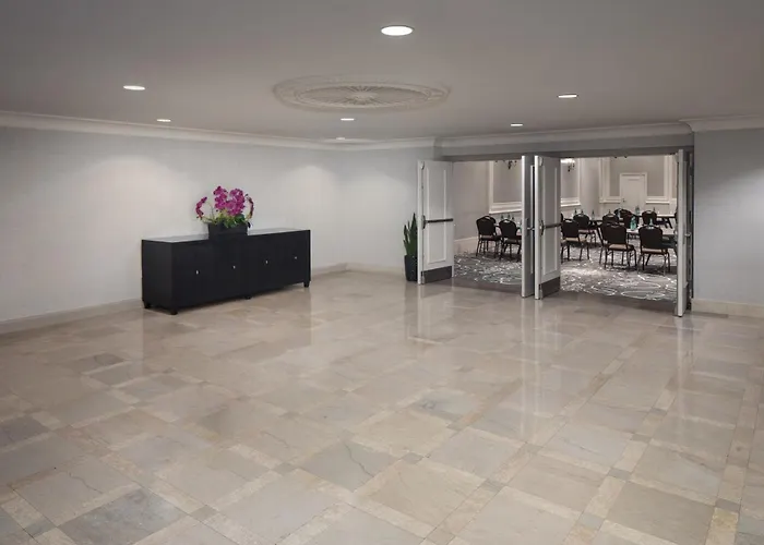 Doubletree Suites By Hilton Hotel Detroit Downtown - Fort Shelby
