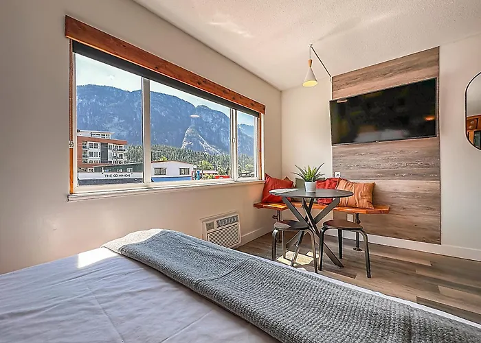 Squamish Hotels