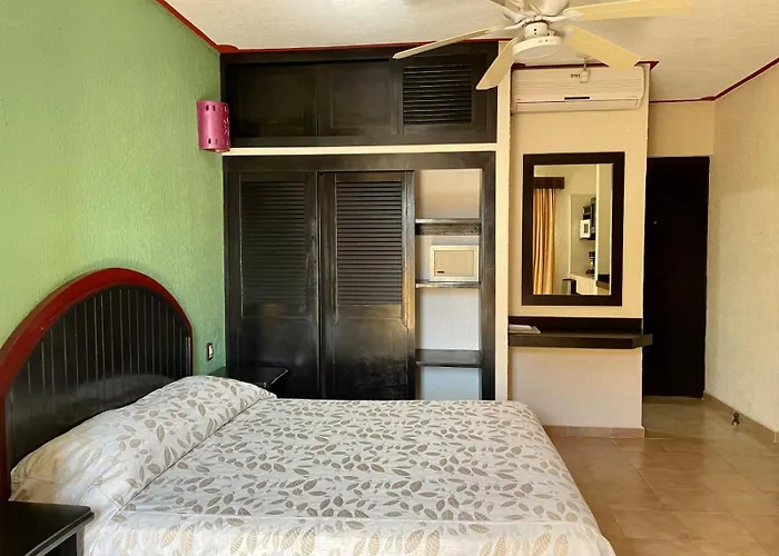 Suites Los Arcos (Adults Only)