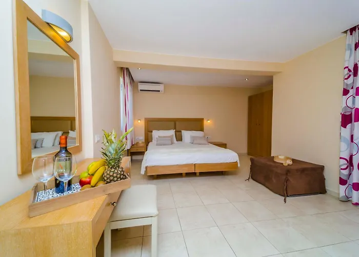 Amaryllis Front Beach Hotel