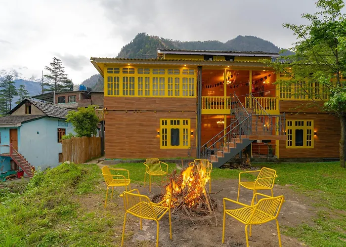 Whoopers Boutique Kasol - Harry Potter Themed