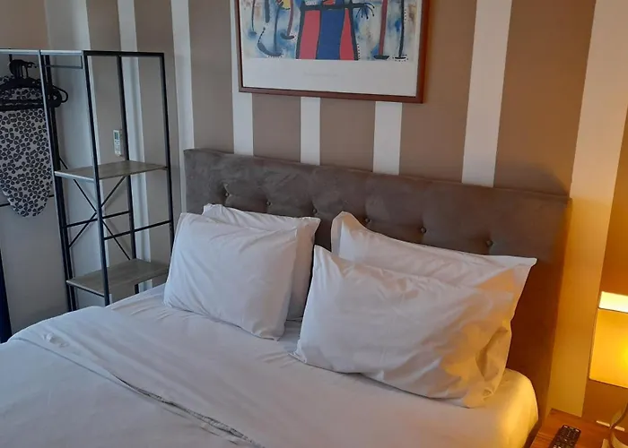 Hotels in Agía Triás