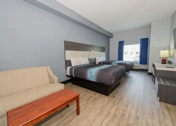 Jamestown Inn & Suites