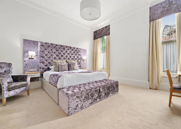 White Hart Hotel & Apartments