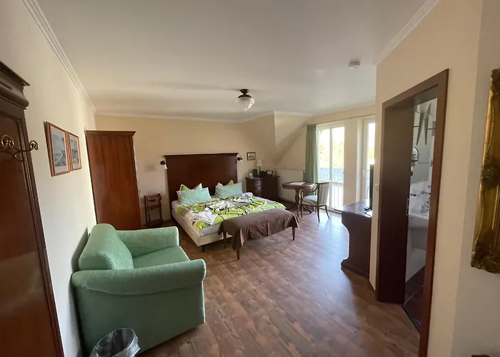 Hotels in Breege