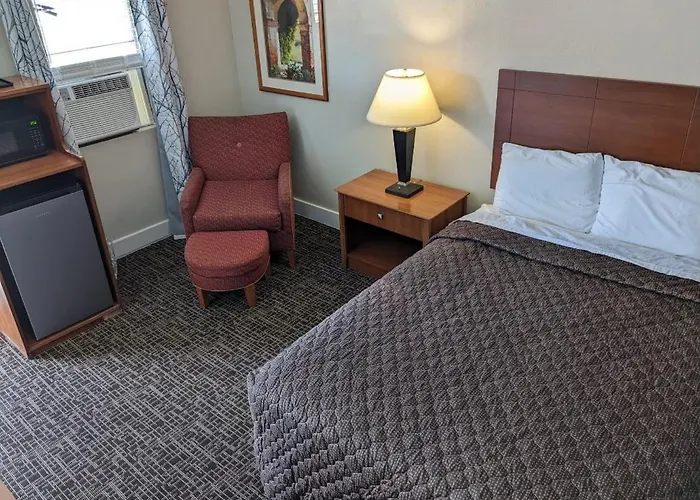 Bea'S Parkway Inn