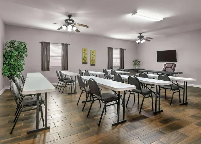 Days Inn & Suites By Wyndham Cabot
