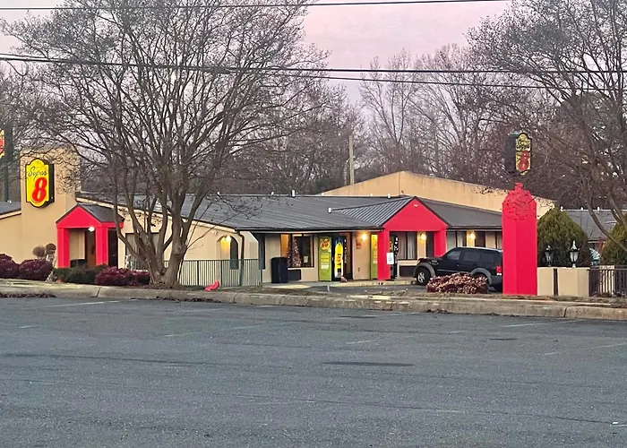 Super 8 By Wyndham Monroe