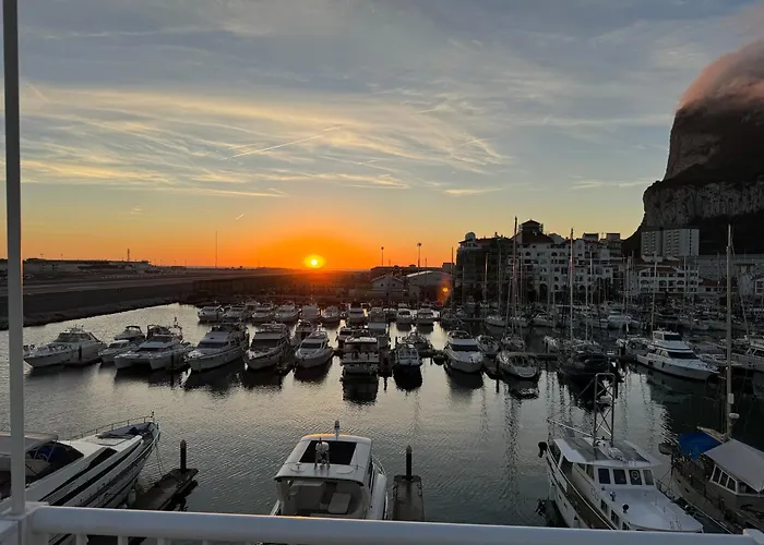Marina Club Luxury Private Studio With Pool And Incredible Views