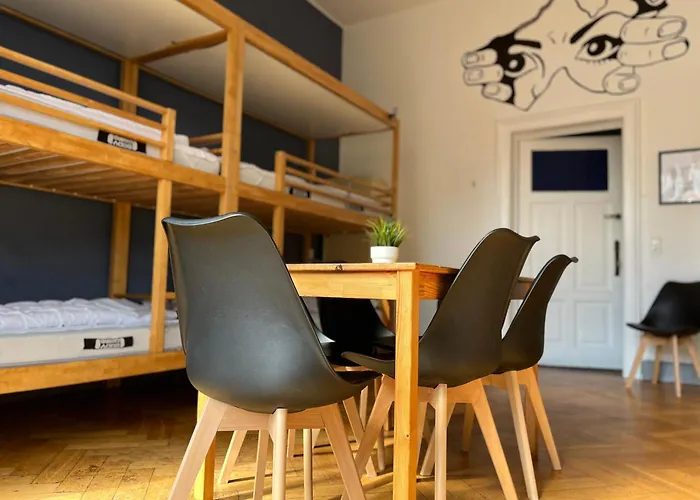 Blue Doors Hostel Altstadt