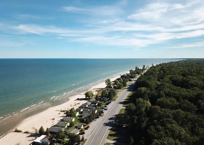 Beach Club Of Oscoda Garden Cottage On The Lake
