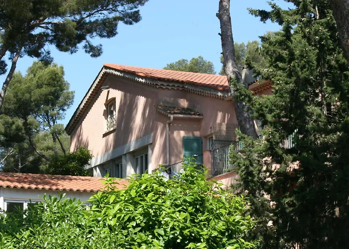 Hotel De La Mer