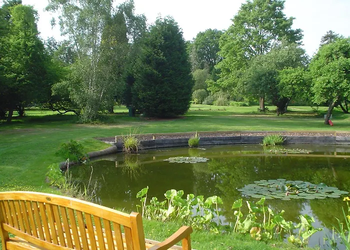 Farnham (Surrey) Cheap Hotels