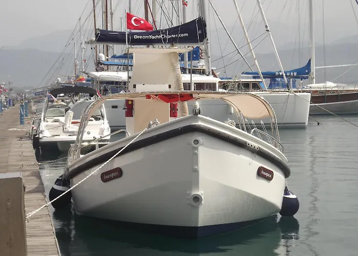 Alesta Yacht Hotel