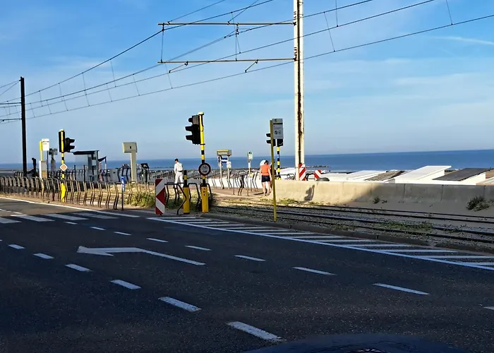Apartment Raversijde With Seaview