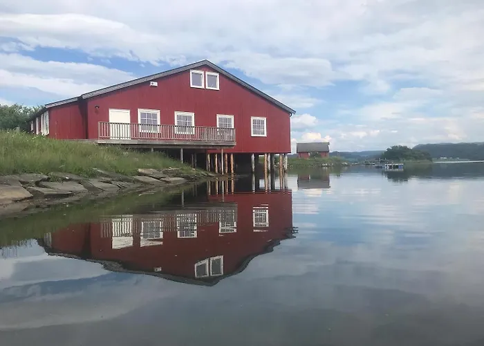 Saga, Unikt Badehotell Med 5 Rom, Sauna Og Badebrygge - Inderoy