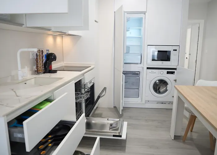 Paseo Maritimo - Apartamento A Estrenar, A Pie De Playa, Con 2 Banos