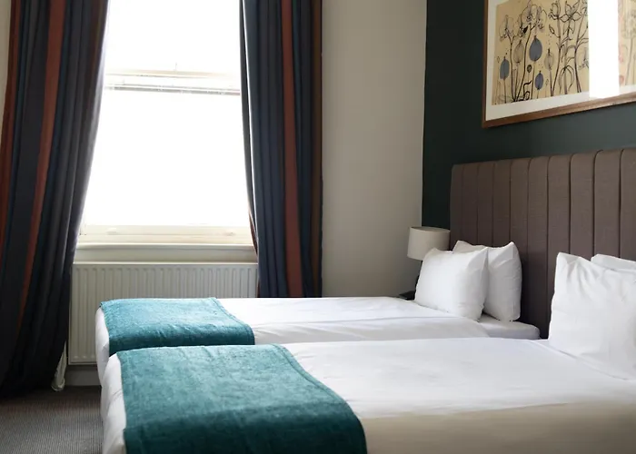Kew Gardens Hotel