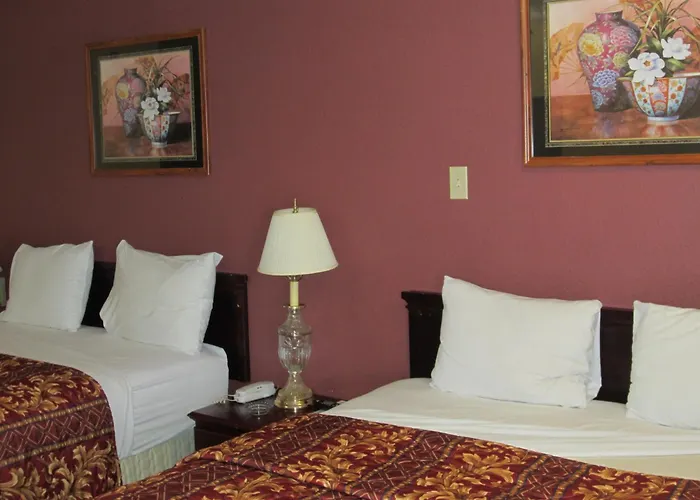 First Western Inn - Fairmont City