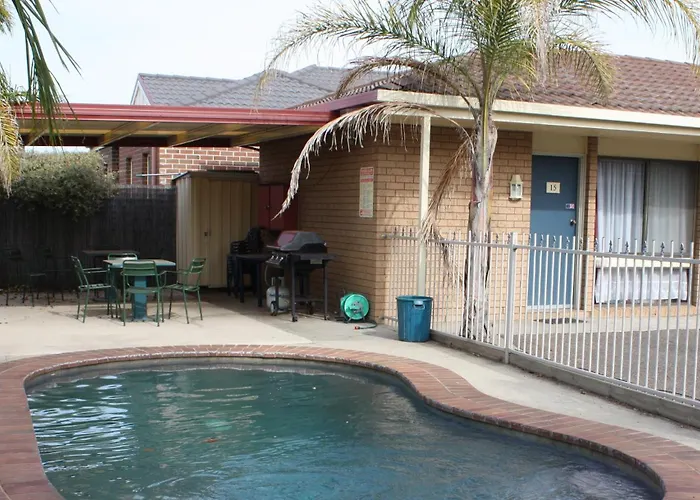 Country Home Motor Inn