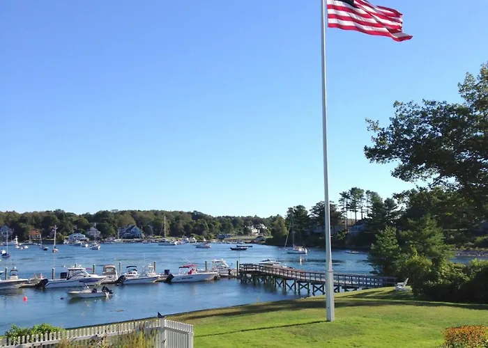 Dockside Guest Quarters