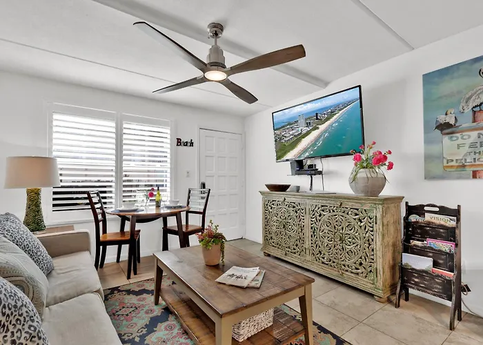 Beachside Bungalow: Surfside I #104