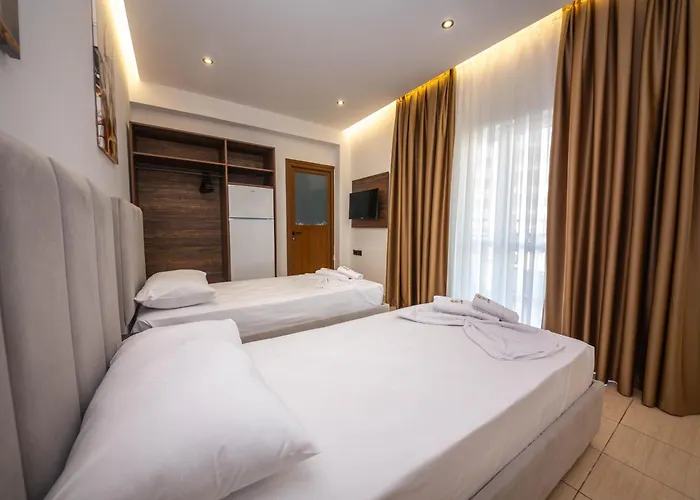 Hotel New Crystal With Private Beach