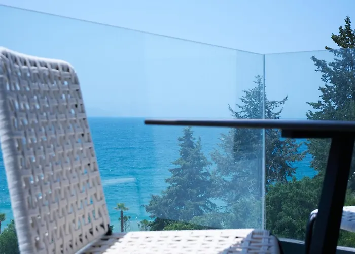 Azar Luxury Suites