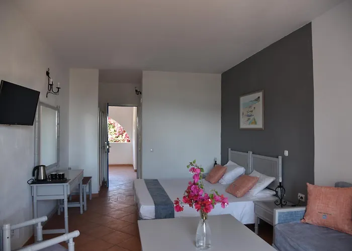 Hotels in Livadia (Tilos)